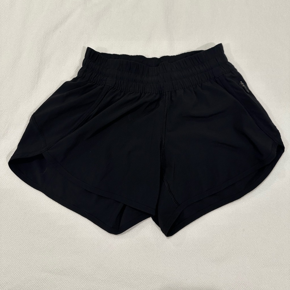 Lululemon Tracker Low Rise Short 4” Lined in Women’s Size 6, Black